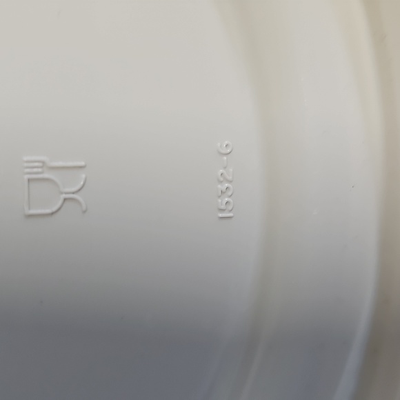 Tupperware Serve It All 4pc Set Cake Veggie Pedestal Tray Lid Almond Vtg - Picture 7 of 9